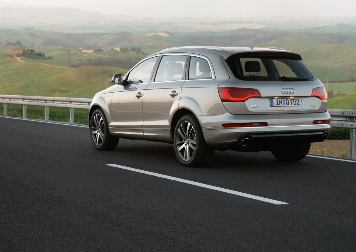 Ауди q7 2013 год