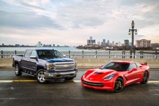 The 2014 Chevrolet Silverado and the 2014 Corvette Stingray were crowned as victors by 48 automotive jurors from among dozens of competitive vehicles.